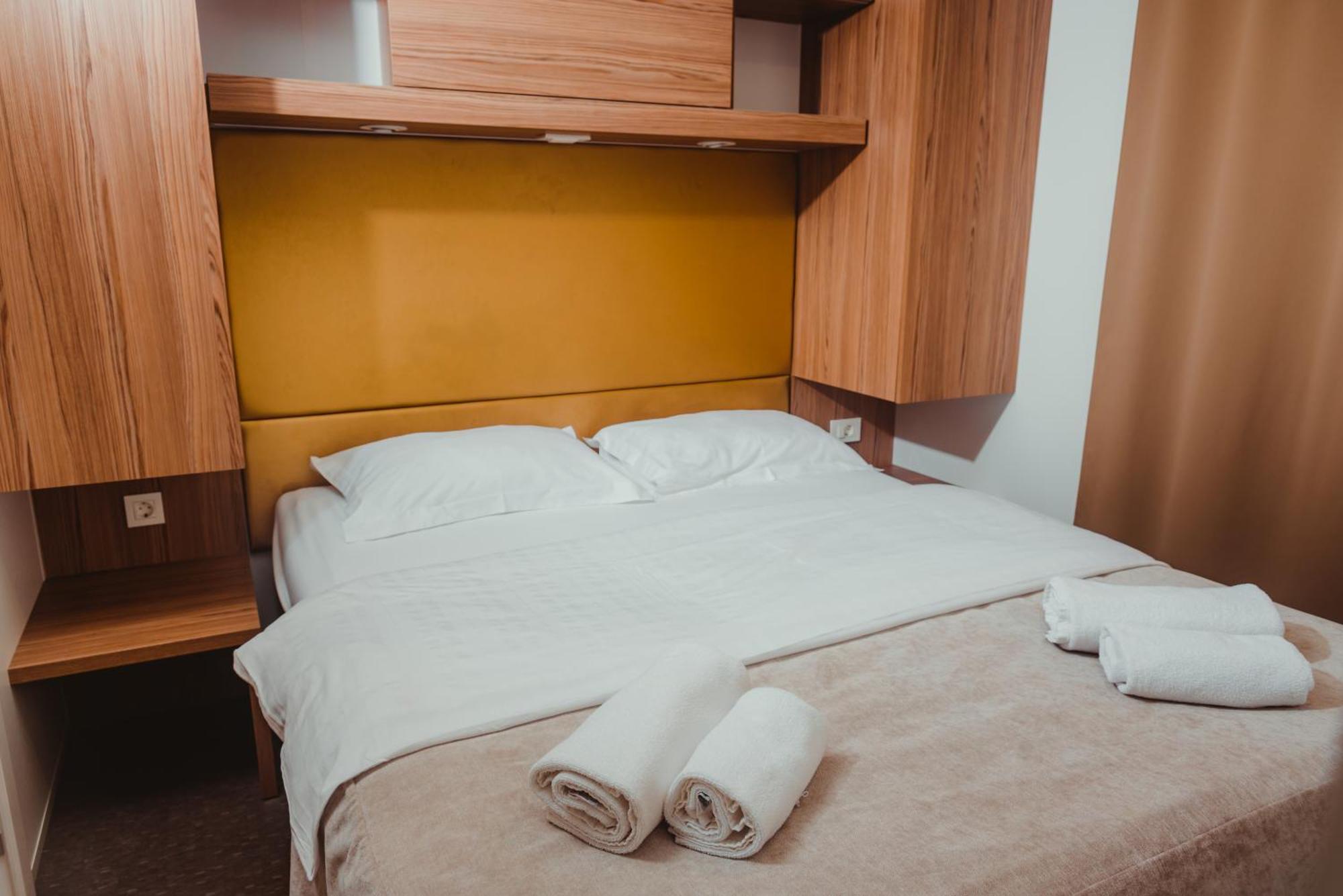 Poseidon Mobile Home Resort Makarska Exteriör bild